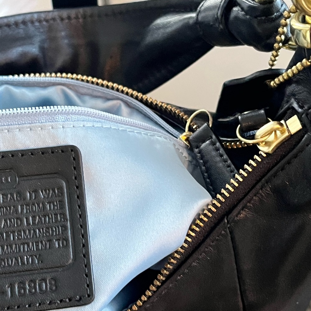 COACH PRE-LOVED AUTHENTIC GENUINE BLACK LEATHER & GOLD HARDWARE CROSSBODY BAG - Picture 6 of 17